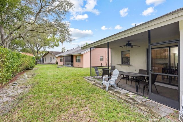 425 Shadow Wood Ln, Coral Springs, FL 33071