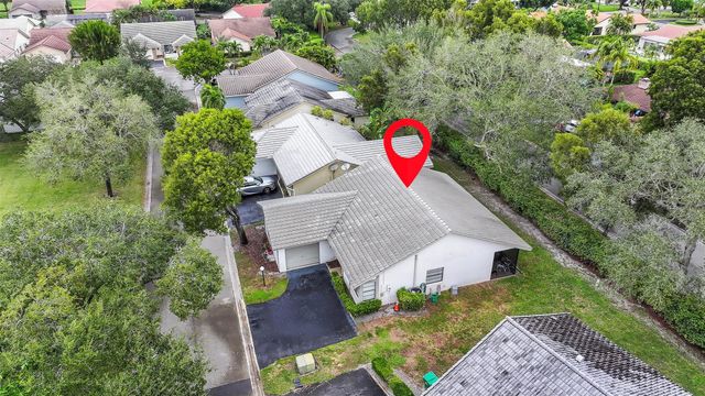 425 Shadow Wood Ln, Coral Springs, FL 33071