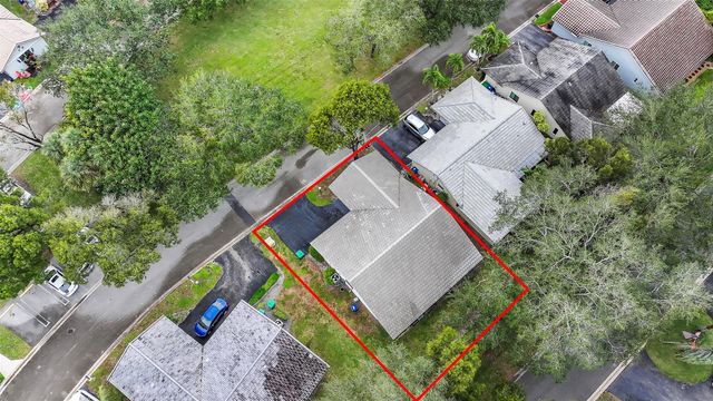 425 Shadow Wood Ln, Coral Springs, FL 33071