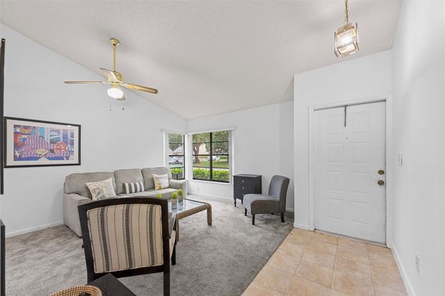 425 Shadow Wood Ln, Coral Springs, FL 33071