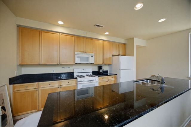 1412 W Diversey Parkway B, Chicago, IL 60614