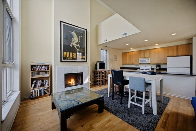 1412 W Diversey Parkway B, Chicago, IL 60614