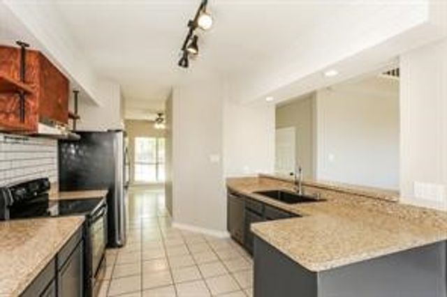 813 Lionel Way, Fort Worth, TX 76108