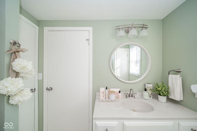 1521 E 1700 N, Summitville, IN 46070