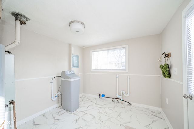 1521 E 1700 N, Summitville, IN 46070