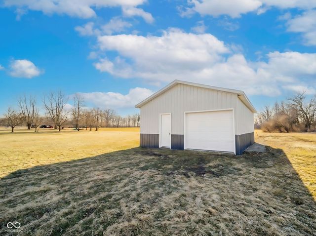 1521 E 1700 N, Summitville, IN 46070