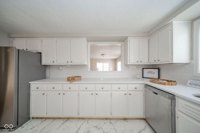 1521 E 1700 N, Summitville, IN 46070