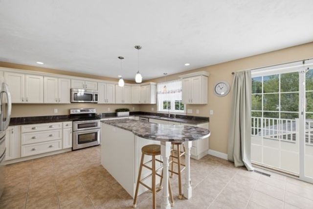 273 Maple Ave, Rutland, MA 01543