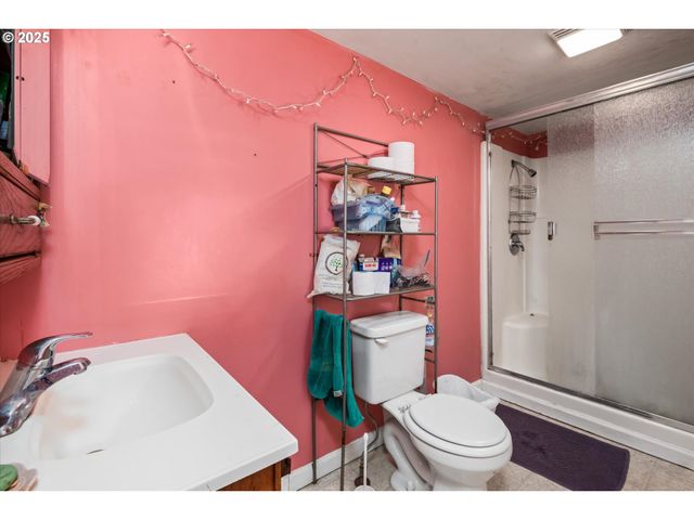 490 W 4TH Ave, Eugene, OR 97401