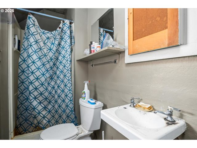 490 W 4TH Ave, Eugene, OR 97401