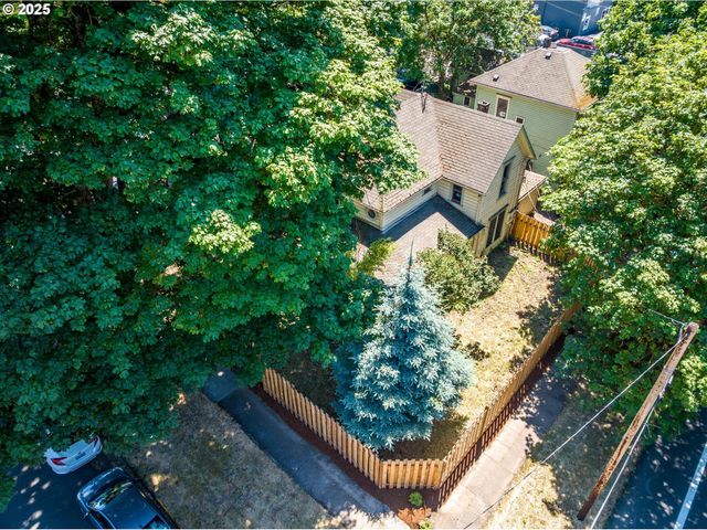 490 W 4TH Ave, Eugene, OR 97401