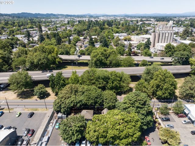 490 W 4TH Ave, Eugene, OR 97401
