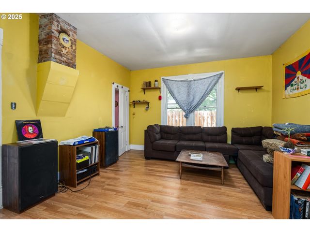 490 W 4TH Ave, Eugene, OR 97401