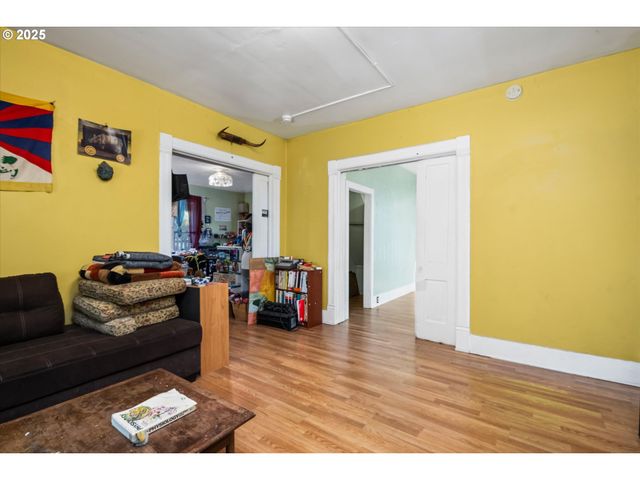 490 W 4TH Ave, Eugene, OR 97401