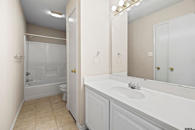 5401 Hollytree Dr. 604, Tyler, TX 75703