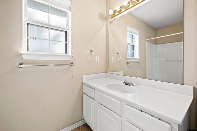 5401 Hollytree Dr. 604, Tyler, TX 75703