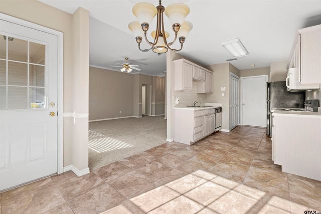 5401 Hollytree Dr. 604, Tyler, TX 75703