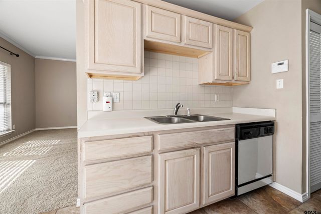 5401 Hollytree Dr. 604, Tyler, TX 75703