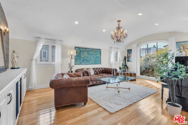 326 N Doheny Drive, Beverly Hills, CA 90211