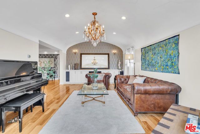 326 N Doheny Drive, Beverly Hills, CA 90211