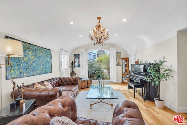 326 N Doheny Drive, Beverly Hills, CA 90211