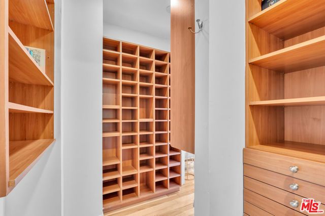 326 N Doheny Drive, Beverly Hills, CA 90211