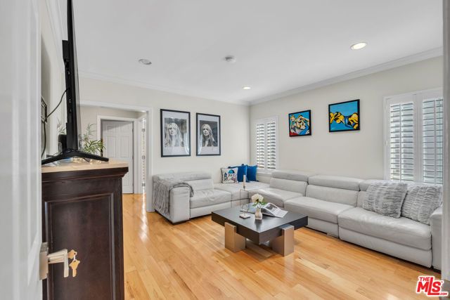 326 N Doheny Drive, Beverly Hills, CA 90211