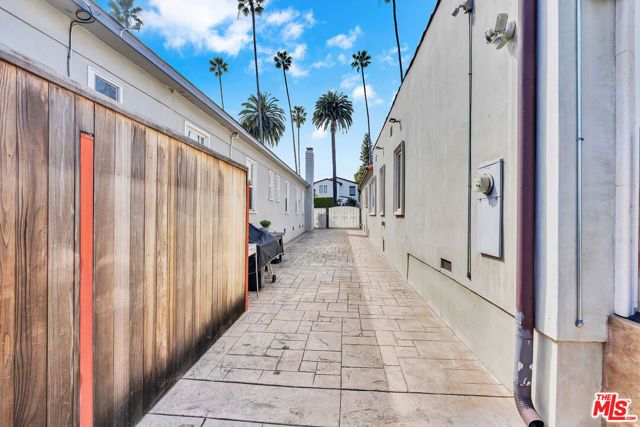 326 N Doheny Drive, Beverly Hills, CA 90211