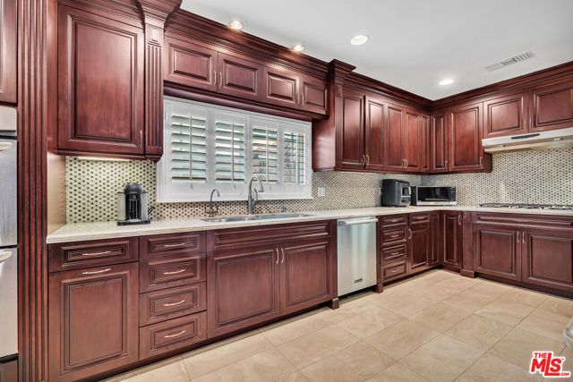 326 N Doheny Drive, Beverly Hills, CA 90211