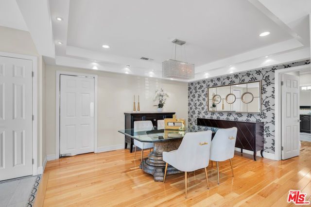 326 N Doheny Drive, Beverly Hills, CA 90211