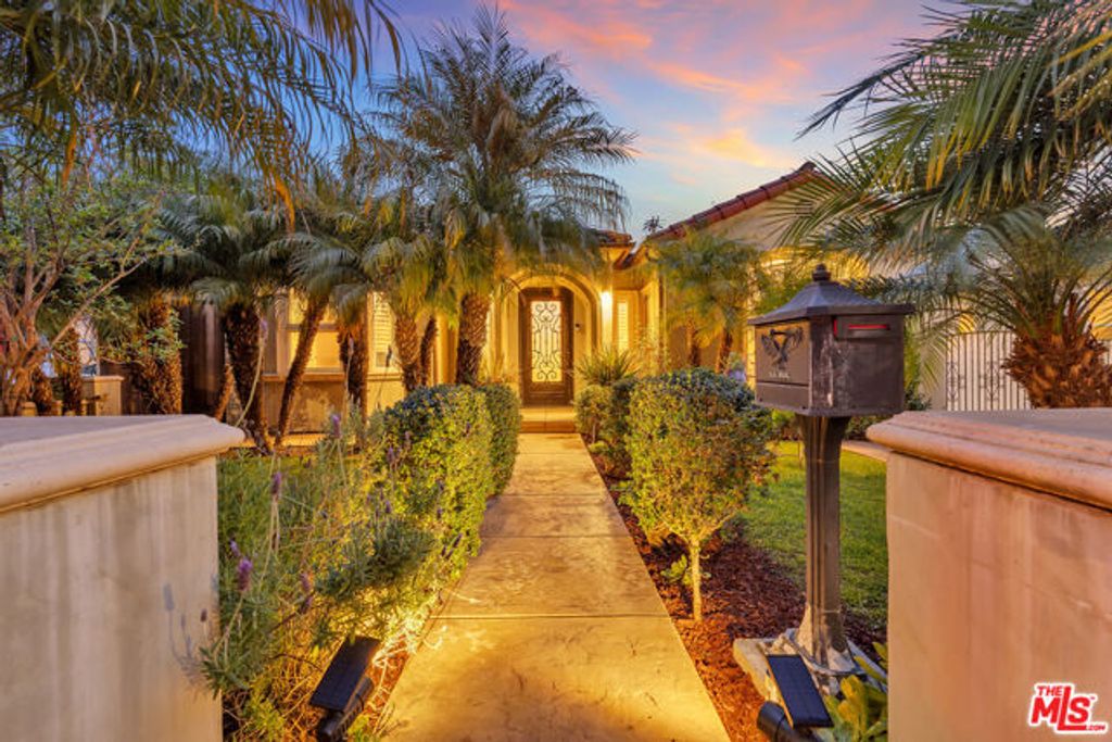 326 N Doheny Drive, Beverly Hills, CA 90211