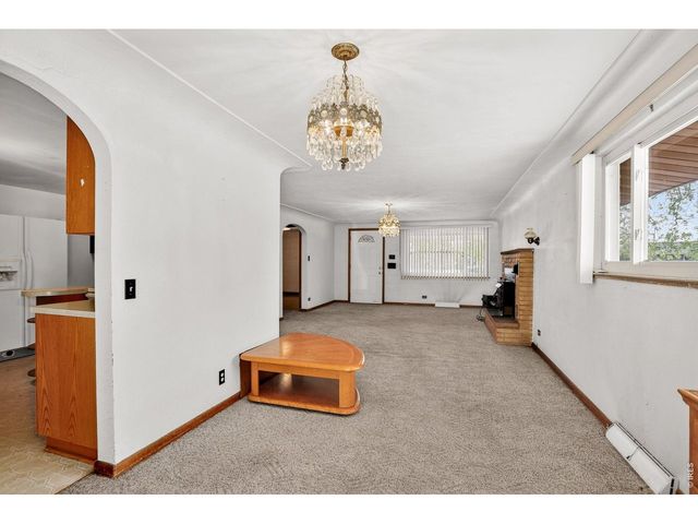 1035 N 4th St, Berthoud, CO 80513