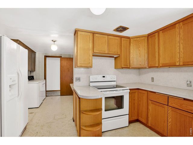 1035 N 4th St, Berthoud, CO 80513