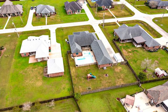 308 Meadow View Court, Thibodaux, LA 70301