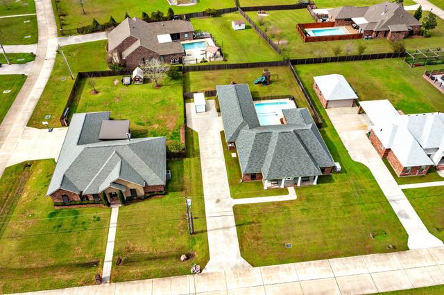 308 Meadow View Court, Thibodaux, LA 70301