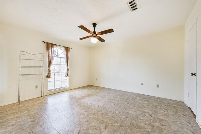 3914 Laura Leigh Drive, Friendswood, TX 77546