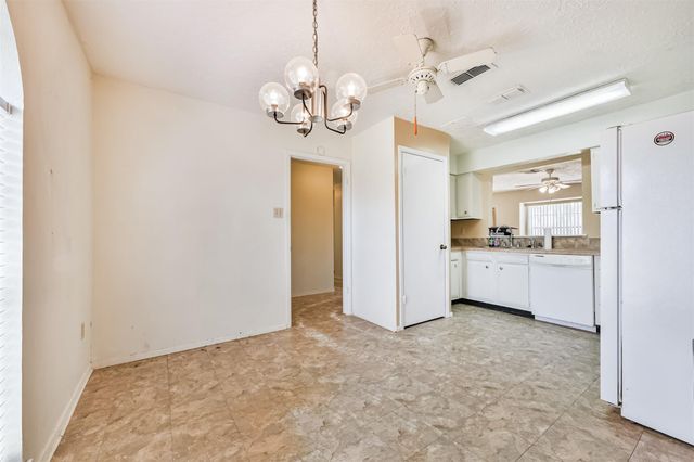 3914 Laura Leigh Drive, Friendswood, TX 77546