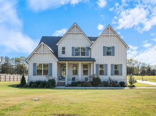 2070 Hamilton Chambers Rd, Lebanon, TN 37087