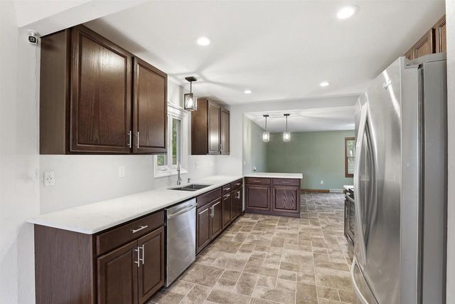 821 S WEIMAR STREET, Appleton, WI 54915