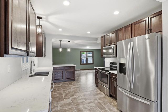 821 S WEIMAR STREET, Appleton, WI 54915