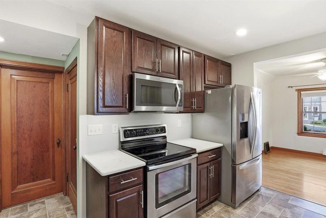 821 S WEIMAR STREET, Appleton, WI 54915