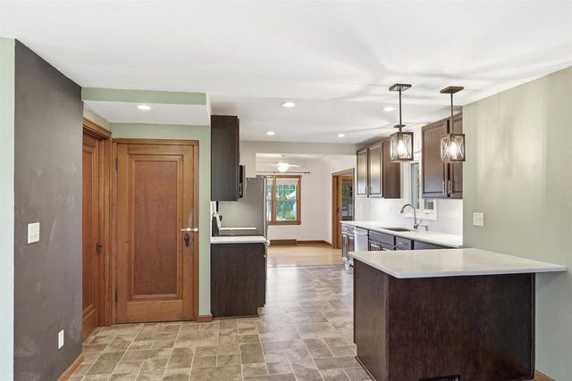821 S WEIMAR STREET, Appleton, WI 54915
