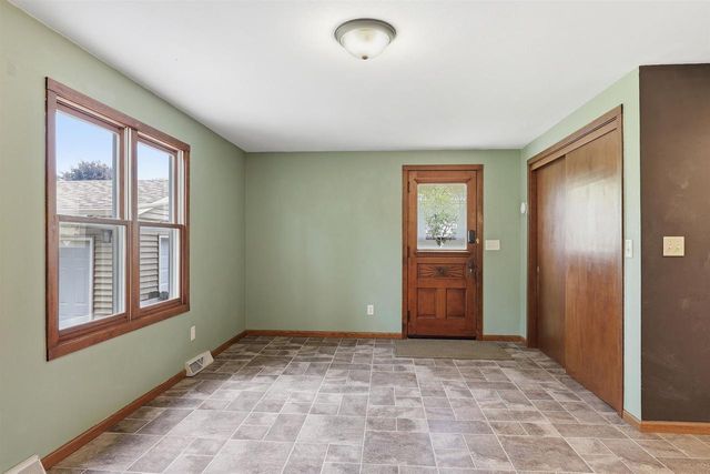 821 S WEIMAR STREET, Appleton, WI 54915