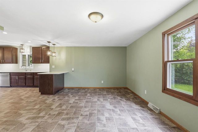 821 S WEIMAR STREET, Appleton, WI 54915