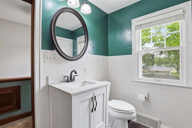 821 S WEIMAR STREET, Appleton, WI 54915