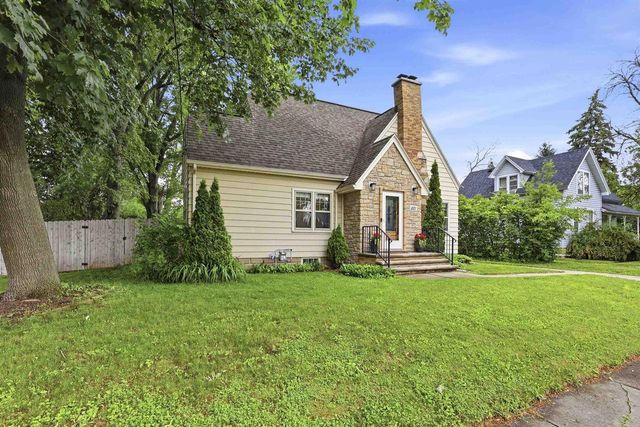 821 S WEIMAR STREET, Appleton, WI 54915