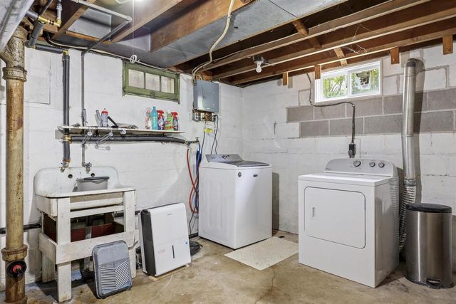 821 S WEIMAR STREET, Appleton, WI 54915
