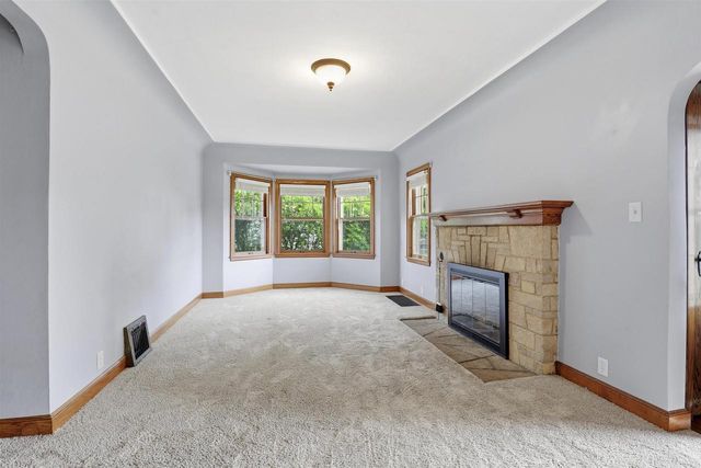 821 S WEIMAR STREET, Appleton, WI 54915