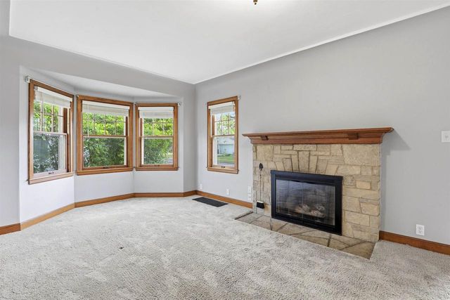 821 S WEIMAR STREET, Appleton, WI 54915
