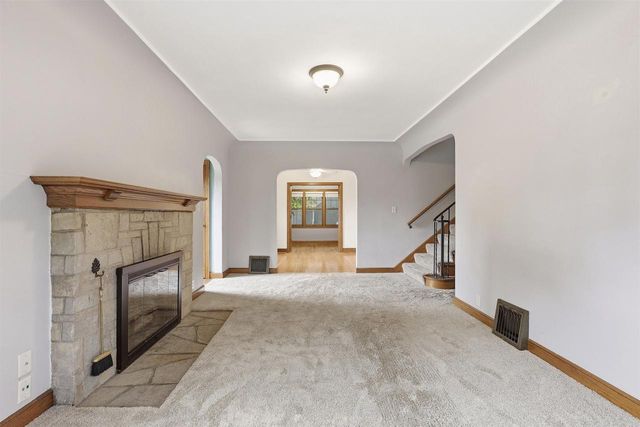821 S WEIMAR STREET, Appleton, WI 54915